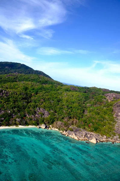 Una Toma Aérea Una Isla Cerca Mar —  Fotos de Stock