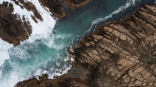 Luftaufnahme Eines Flusses Der Von Felsen Umgeben Ist — Stockfoto