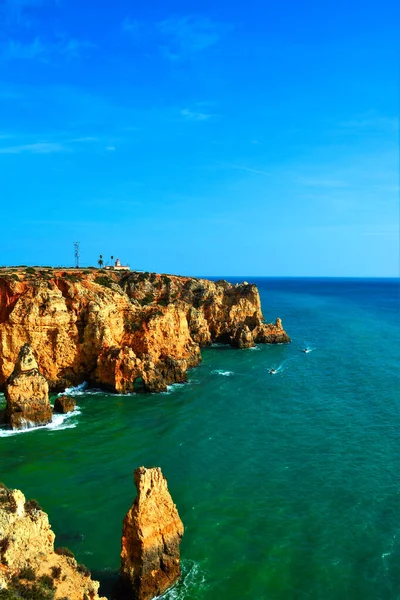 Μια Όμορφη Κάθετη Λήψη Των Πετρωμάτων Ponta Piedade Κοντά Στη — Φωτογραφία Αρχείου