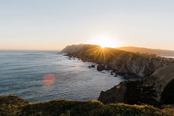日落时在加利福尼亚雷耶斯国家海岸拍摄的一张漂亮照片 — 图库照片