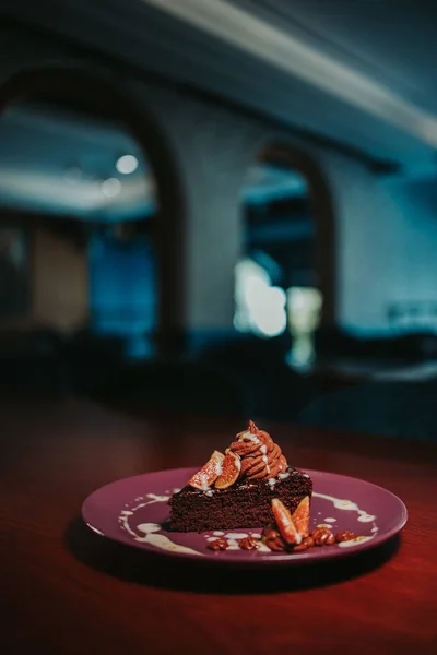 Vertical Shot Chocolate Cake Plate — Stock Photo, Image