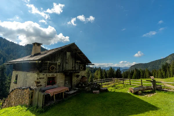 Ein Altes Bauernhaus Südtirol Italien Dolomiten — Stockfoto