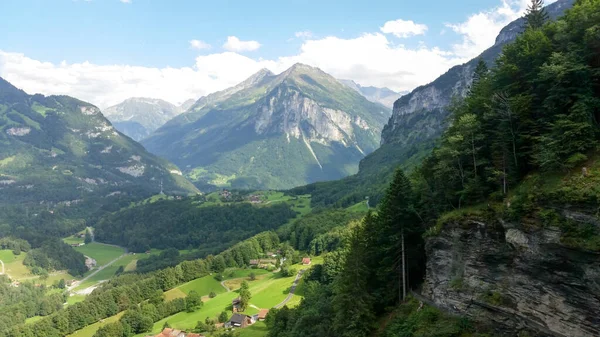 Ein Schöner Blick Auf Bewaldete Hügel Sonnenlicht — Stockfoto