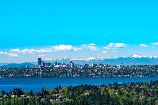 Uno Scatto Aereo Una Città Incredibile Immersa Una Natura Bellissima — Foto Stock