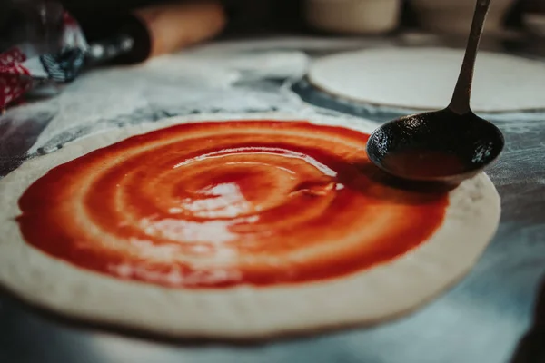 Closeup Shot Process Making Pizza — Stock Photo, Image