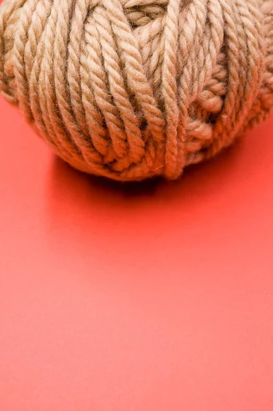 Vertical High Angle Shot Ball Yarn Red Surface — Stock Photo, Image