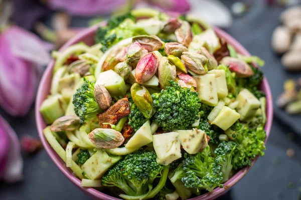 Primo Piano Della Deliziosa Insalata Vegana Nella Ciotola — Foto Stock