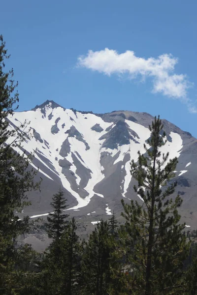Disparo Vertical Del Pico Lassen Desde Parque Nacional Volcánico Lassen —  Fotos de Stock