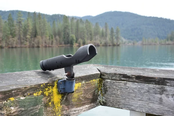 Primer Plano Binocular Para Mirar Tranquilo Lago Los Bosques —  Fotos de Stock