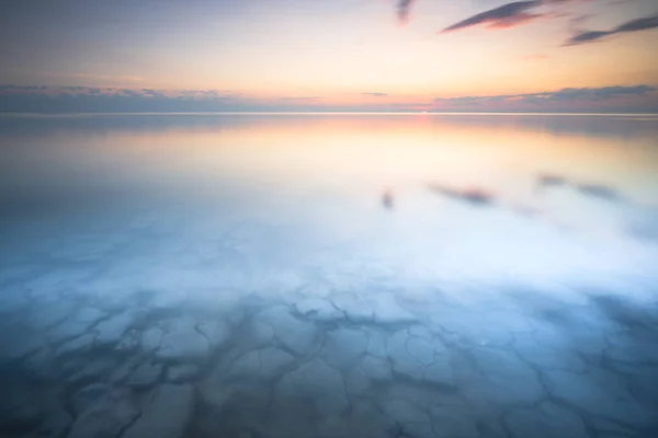 Krásný Záběr Reflexního Jezera Během Západu Slunce — Stock fotografie