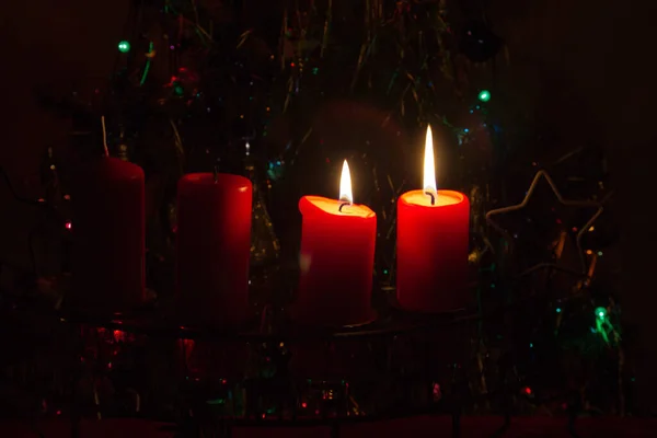 Der Adventskranz Auf Dunklem Hintergrund — Stockfoto