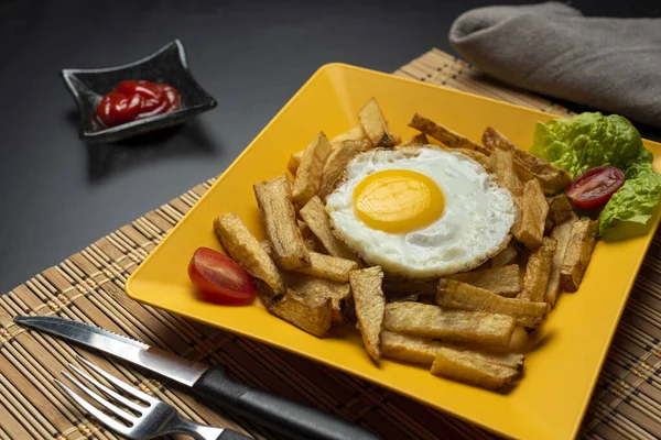 Крупный План Завтрака Картошкой Фри Яйцом — стоковое фото