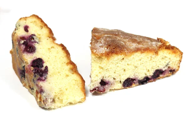 白を基調にイチゴブドウと伝統的なMantuan Smurfetteケーキのスライスの閉鎖 — ストック写真