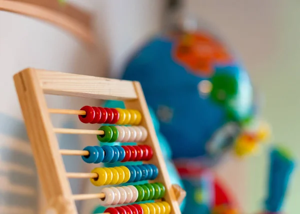 Een Selectieve Focus Shot Van Een Houten Kleurrijk Abacus Speeltje — Stockfoto