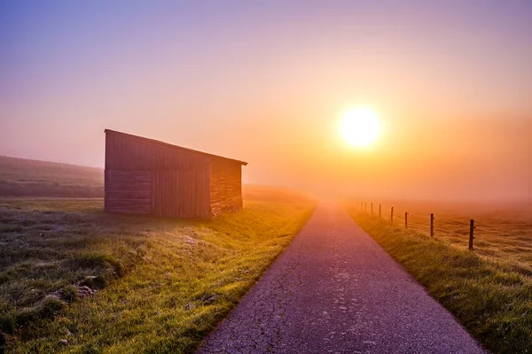 Beautiful View Road Early Foggy Morning Sunrise — Stock Photo, Image