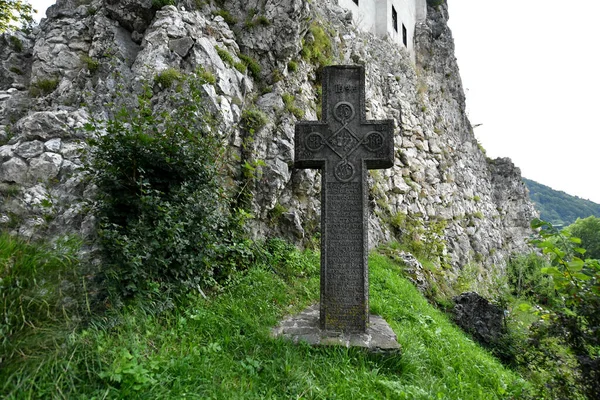 Primo Piano Una Croce Fuori Dal Castello Bran Romania — Foto Stock
