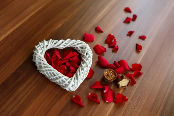 Eine Nahaufnahme Von Details Zum Valentinstag Mit Schokolade Einem Weißen — Stockfoto