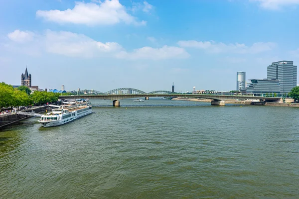 Небесна Лінія Кельнського Міста Вздовж Річки Рейн Мостом Гогенцоллерн Німеччина — стокове фото