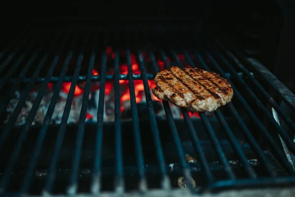 オーブンでステーキのクローズアップショット — ストック写真