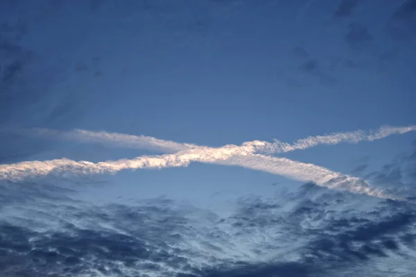 Eine Schöne Aufnahme Des Blauen Himmels Mit Weißen Wolken — Stockfoto