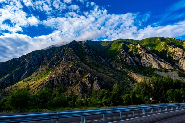 Vacker Bild Det Bergiga Landskapet Uzundere Erzurum Turkiet Solig Dag — Stockfoto