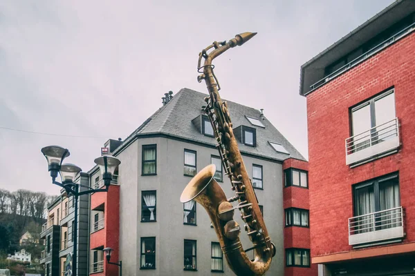 Dinant België Feb 2014 Saxofoonbeeld Het Brugdorp Dinant — Stockfoto