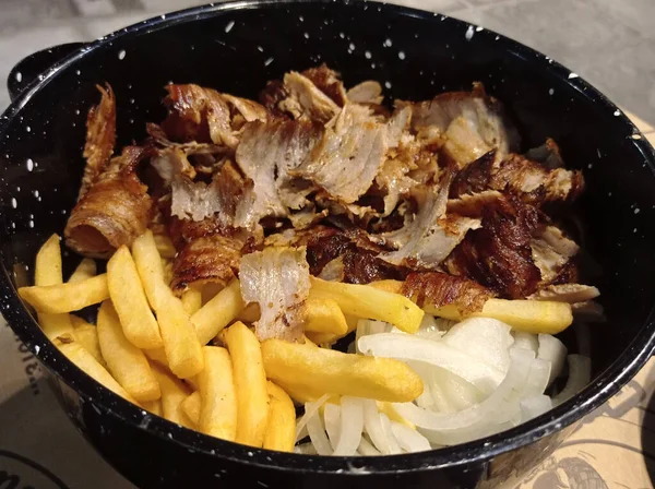 Görög Étel Sült Krumplival Disznóhússal — Stock Fotó