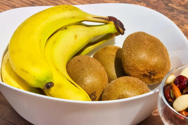 Een Close Shot Van Bananen Kiwi Kom — Stockfoto