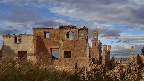 Μια Φωτογραφία Από Ερείπια Της Παλιάς Πόλης Belchite Στην Ισπανία — Φωτογραφία Αρχείου