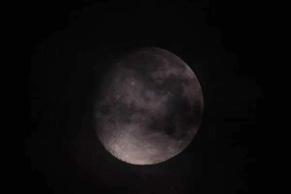 Крупный План Полной Луны Увядающей Темном Фоне Неба — стоковое фото