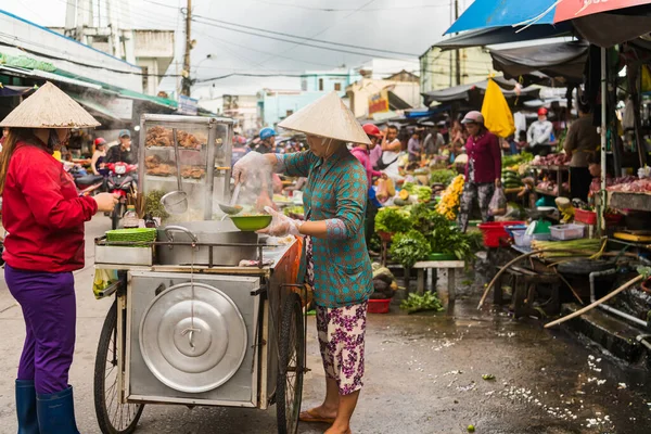 Phu Quoc Vietnam 2019 Augusztus Egy Női Kereskedő Aki Reggelit — Stock Fotó