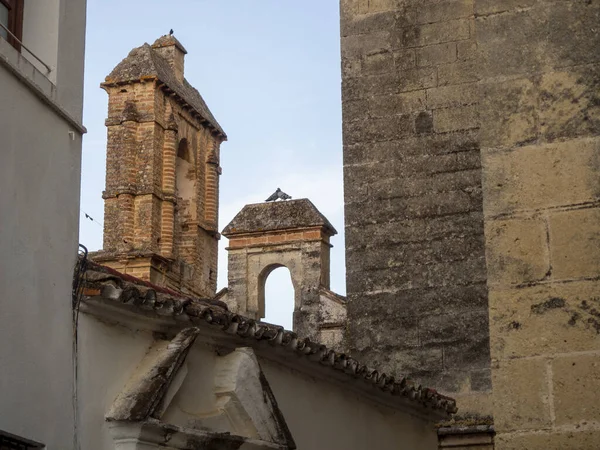 Stara Murowana Wieża Bazyliki Santa Maria Asuncion — Zdjęcie stockowe