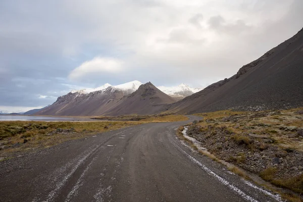 Ein Faszinierender Blick Auf Die Wunderschöne Berglandschaft Islands — Stockfoto