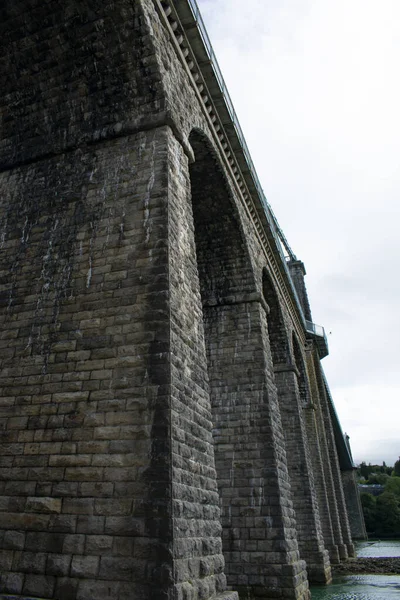 Tiro Vertical Ângulo Baixo Menai Suspension Bridge Bangor North Wales — Fotografia de Stock