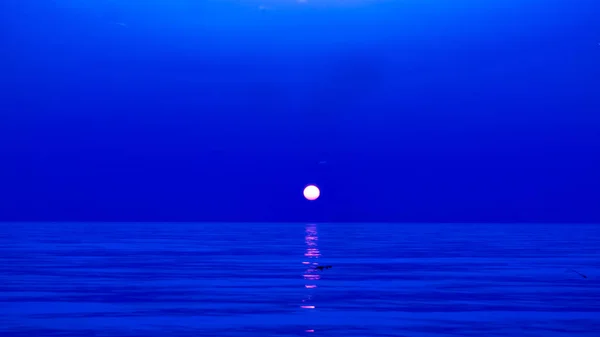Een Betoverend Uitzicht Een Nacht Zee — Stockfoto