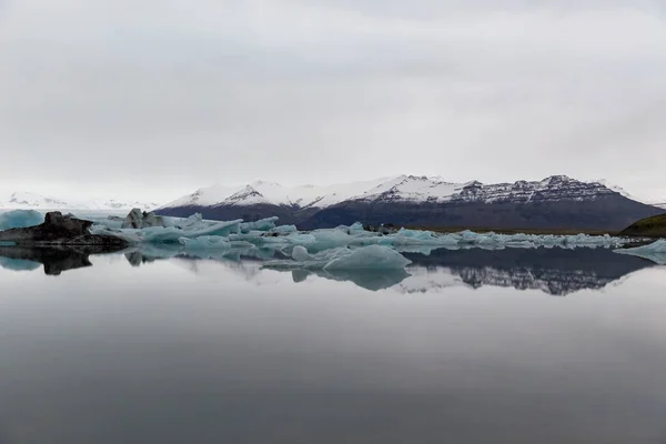 Beautiful View Icebergs Floating Iceland Famed Glacial Lake Jokulsarlon — стоковое фото