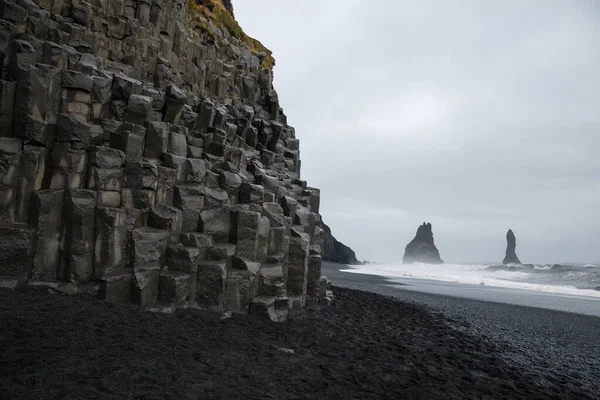 Μαύρη Αμμουδιά Του Reynisfjara Στη Νότια Ακτή Της Ισλανδίας — Φωτογραφία Αρχείου