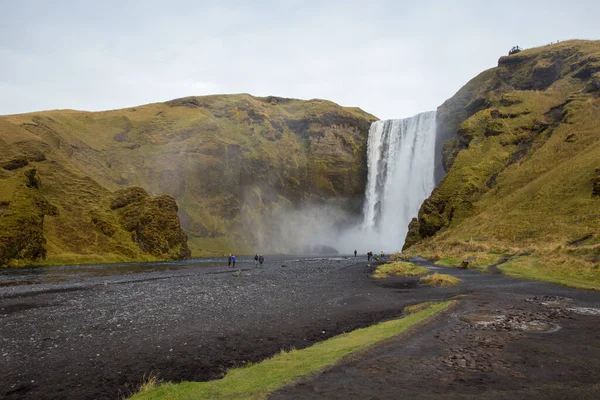 Uma Vista Hipnotizante Cachoeira Skogafoss Islândia — Fotografia de Stock