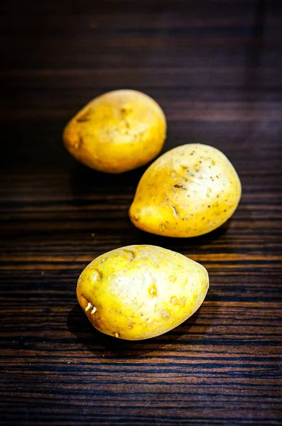 Vertical Closeup Shot Old Potatoes Wooden Surface — Stock Photo, Image