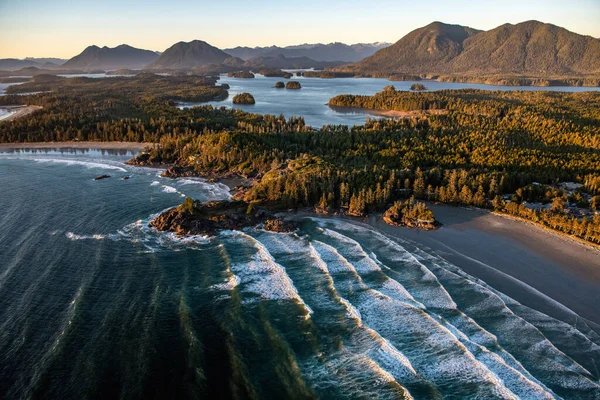 Paisaje Tofino Cubierto Vegetación Rodeado Por Mar Las Islas Vancouver —  Fotos de Stock