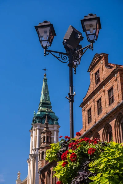 Ένα Κάθετο Πλάνο Του Πύργου Της Εκκλησίας Στο Torun Πολωνία — Φωτογραφία Αρχείου