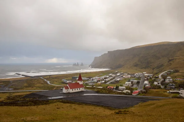 Okouzlující Pohled Krásné Město Vik Myrdal Islandu Kostelem — Stock fotografie