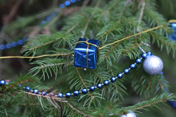Ένα Κοντινό Πλάνο Των Διακοσμήσεων Χριστουγεννιάτικων Δέντρων — Φωτογραφία Αρχείου