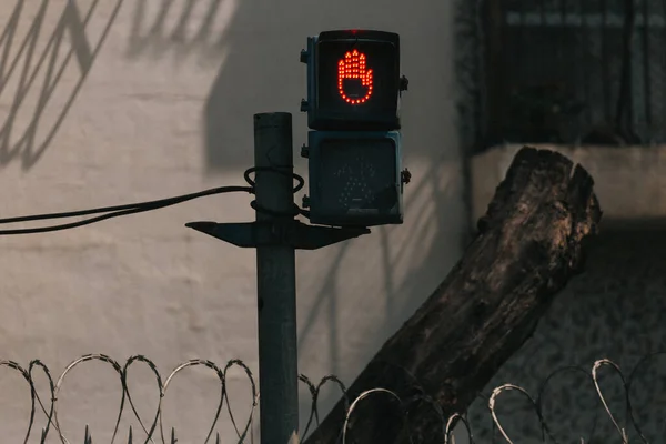 Red Hand Stop Signal Traffic Light —  Fotos de Stock