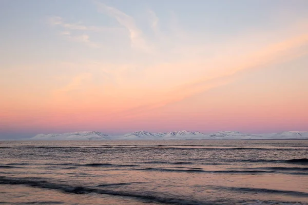 해변에서 아름다운 분홍빛 — 스톡 사진