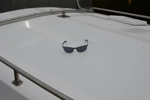 Une Vue Lunettes Soleil Sur Yacht — Photo