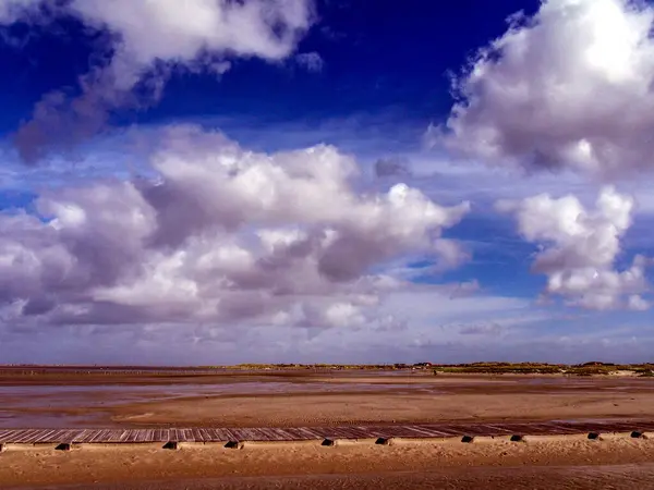 Schöne Landschaft Eines Großen Tals Unter Wolkenverhangenem Himmel — Stockfoto