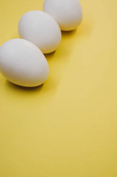 Ein Vertikaler Schuss Weißer Eier — Stockfoto