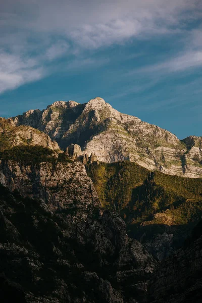Όμορφη Θέα Των Βραχωδών Βουνών Κοντά Στο Μοστάρ Της Βοσνίας — Φωτογραφία Αρχείου