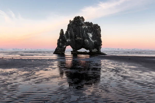 Primer Plano Pila Mar Hvitserkur Troll Del Noroeste Islandia —  Fotos de Stock